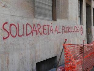 scritte_solidali_con_anarchici1.JPG